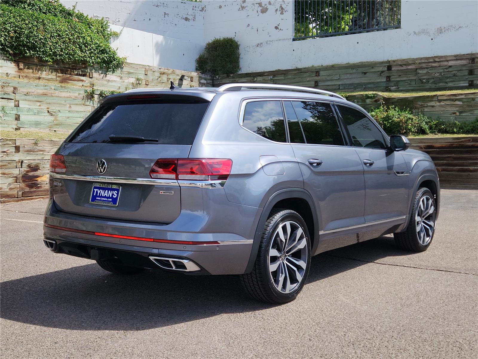 2022 Volkswagen Atlas V6 SEL Premium R-Line photo 2