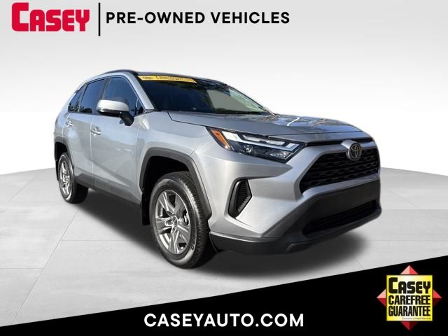 2024 Toyota RAV4 XLE's photo