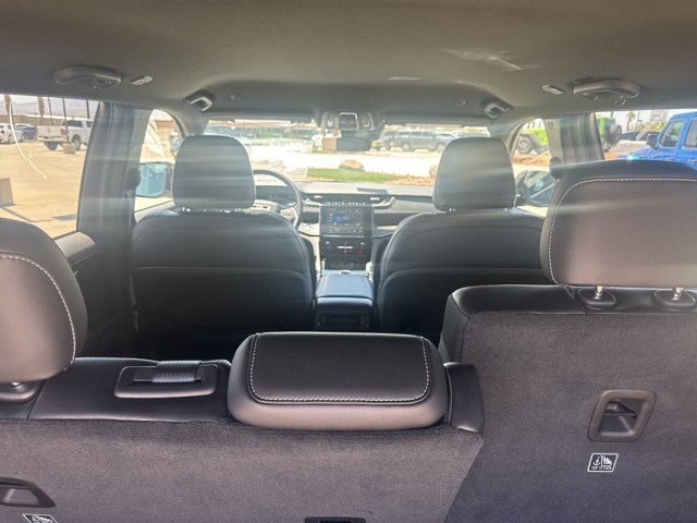 2025 Jeep Grand Cherokee Altitude photo 4