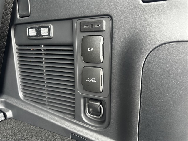 2025 Ford Expedition photo 11