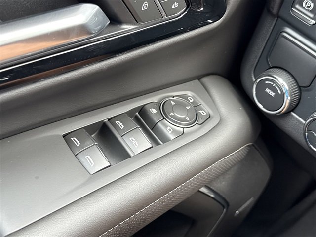 2025 Chevrolet Suburban Premier photo 22