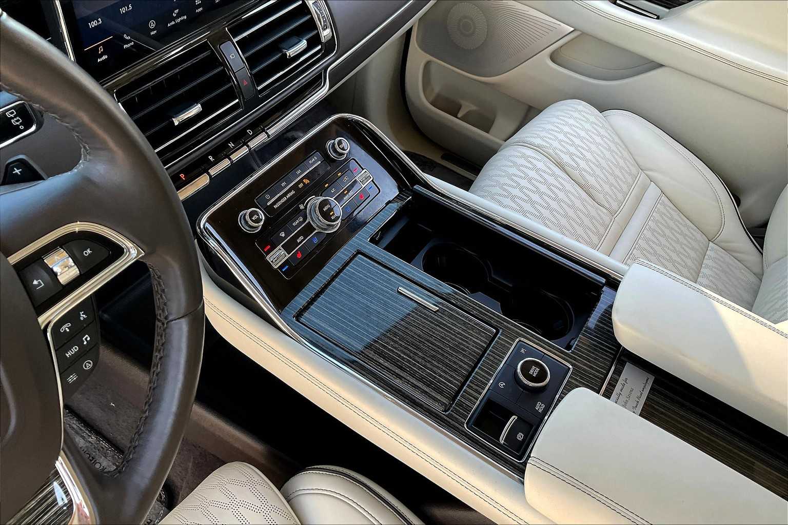 2024 Lincoln Navigator Black Label photo 14