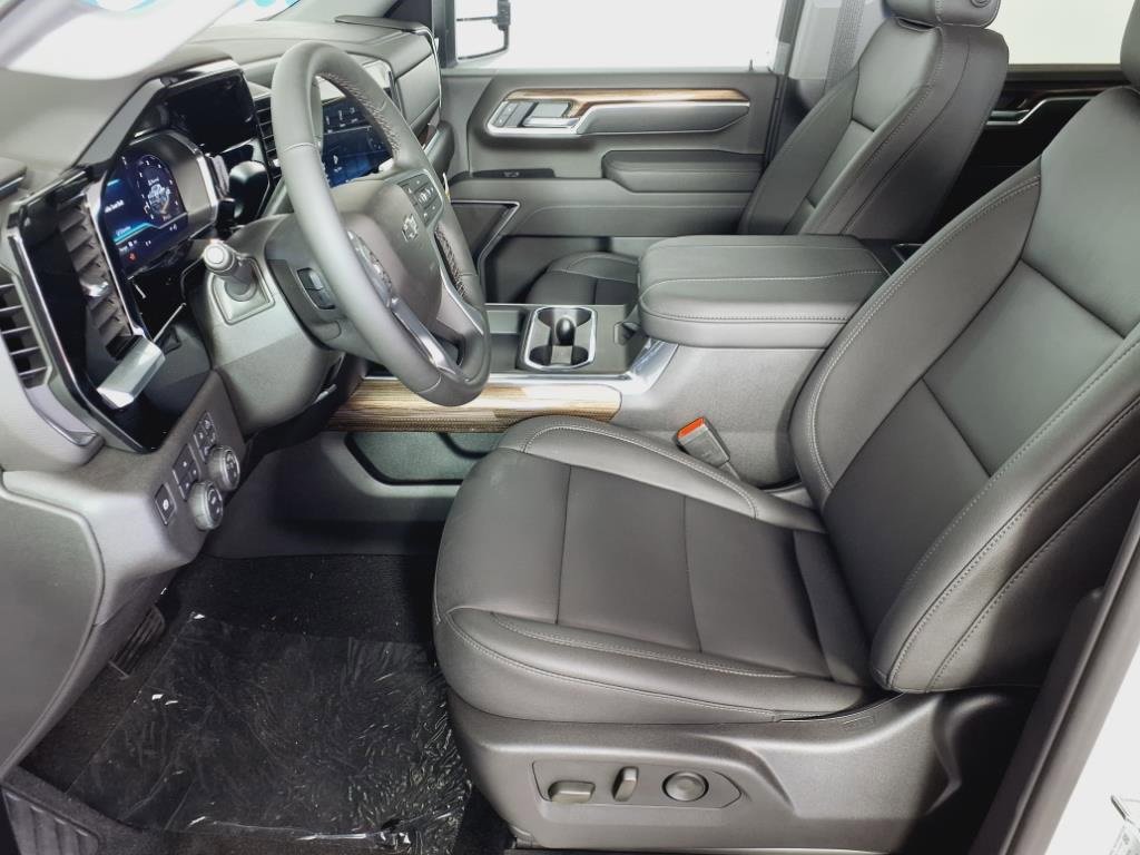 2025 Chevrolet Silverado 2500HD LT photo 14