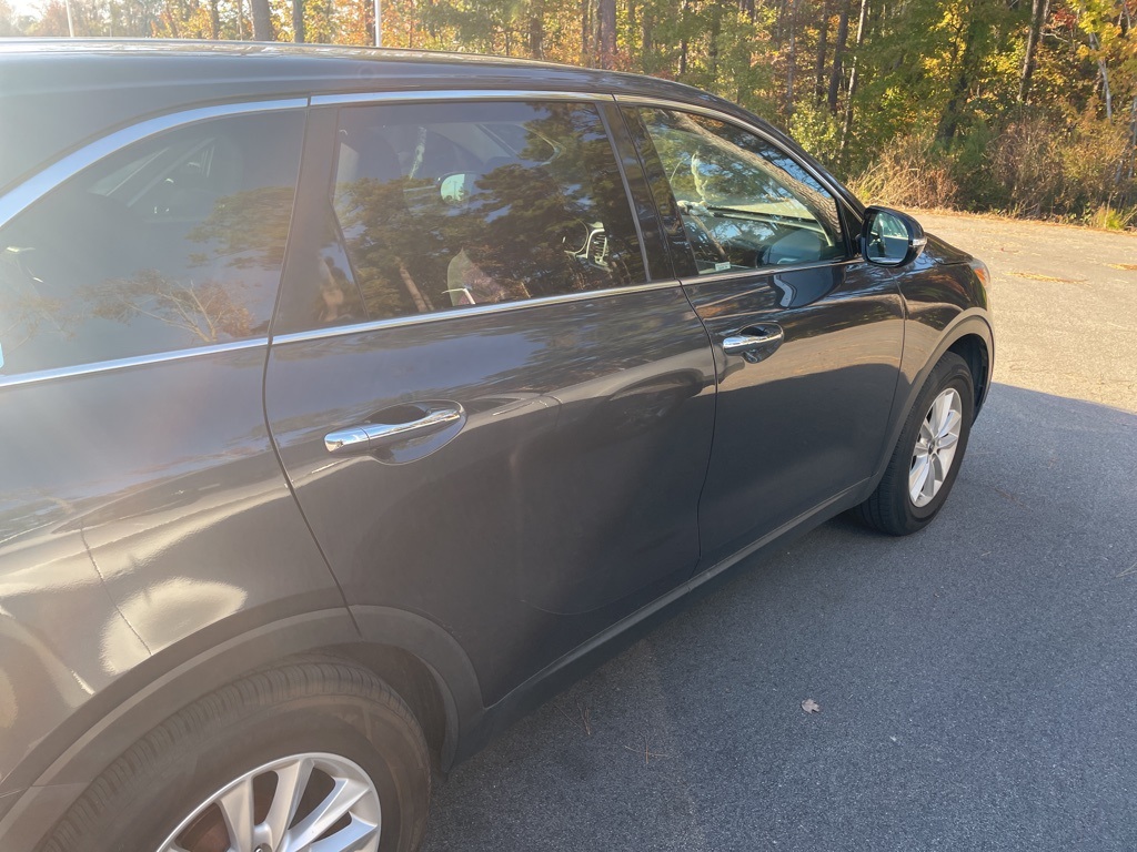 2019 Kia Sorento LX photo 2