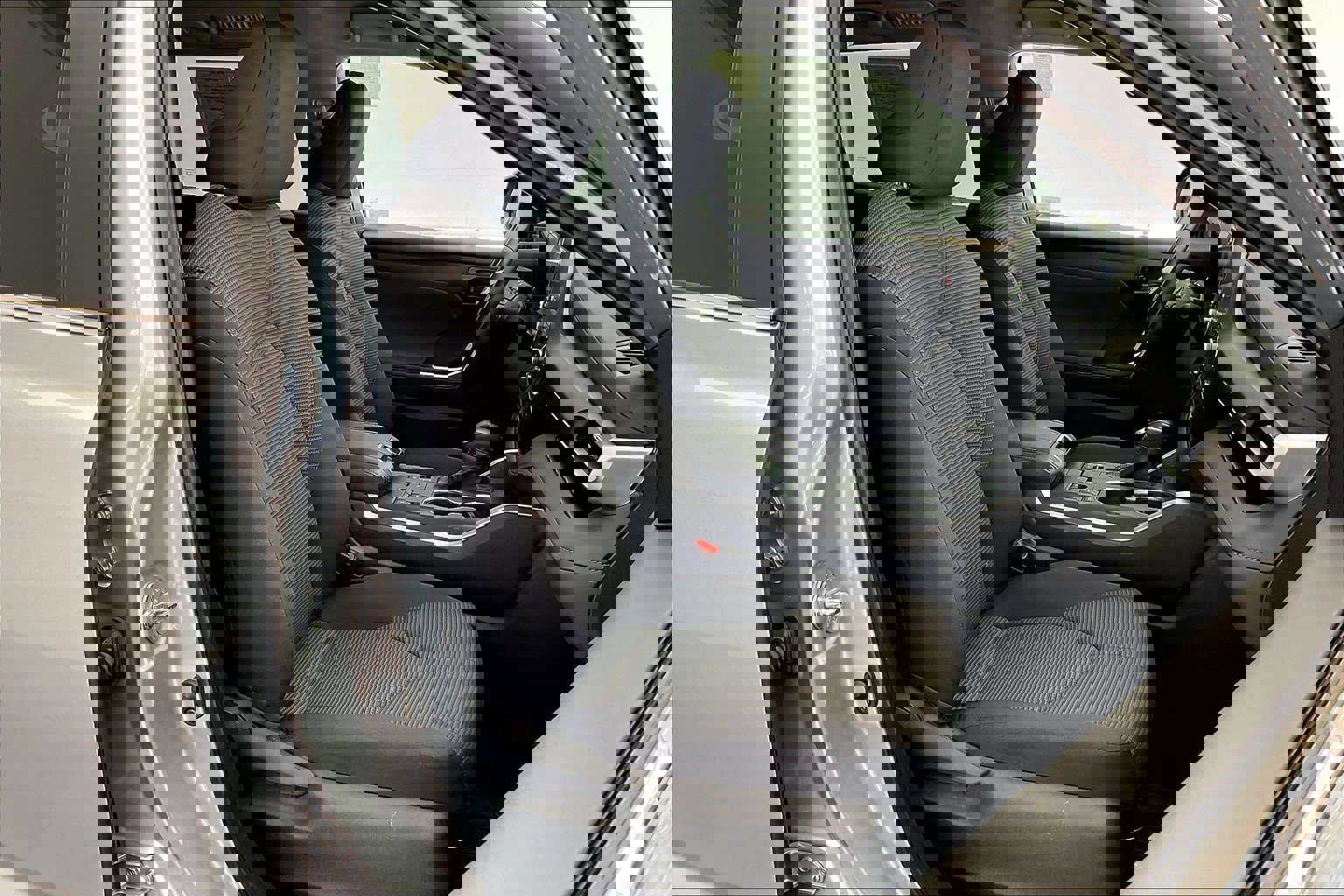 2025 Toyota Highlander LE photo 4