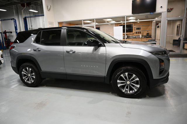 2026 Chevrolet Equinox photo 3