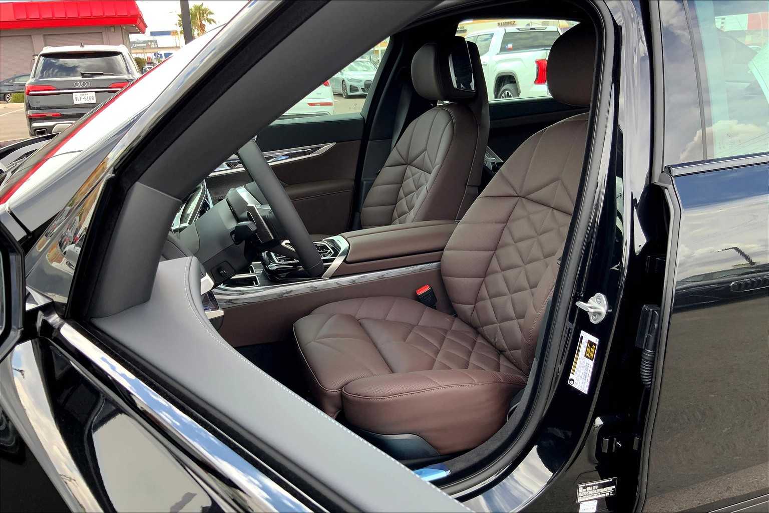 2025 Bmw 740i photo 9