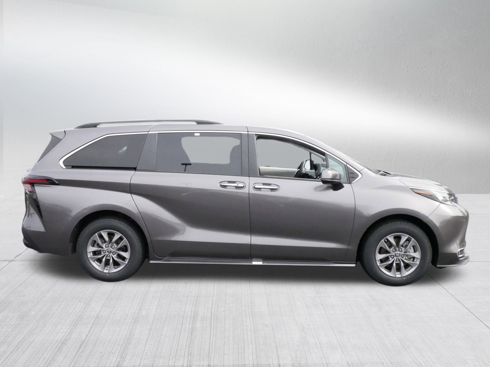 Certified 2023 Toyota Sienna XLE with VIN 5TDYRKEC7PS164960 for sale in Brooklyn Center, Minnesota