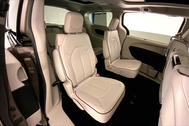 2017 Chrysler Pacifica Limited photo 14