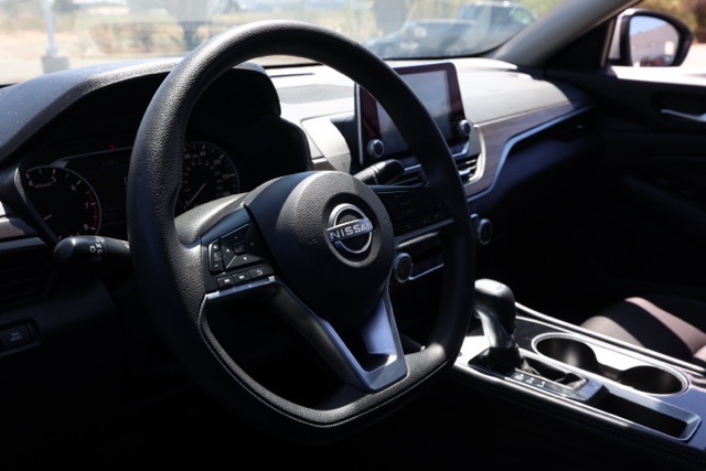 2023 Nissan Altima 2.5 SV photo 12