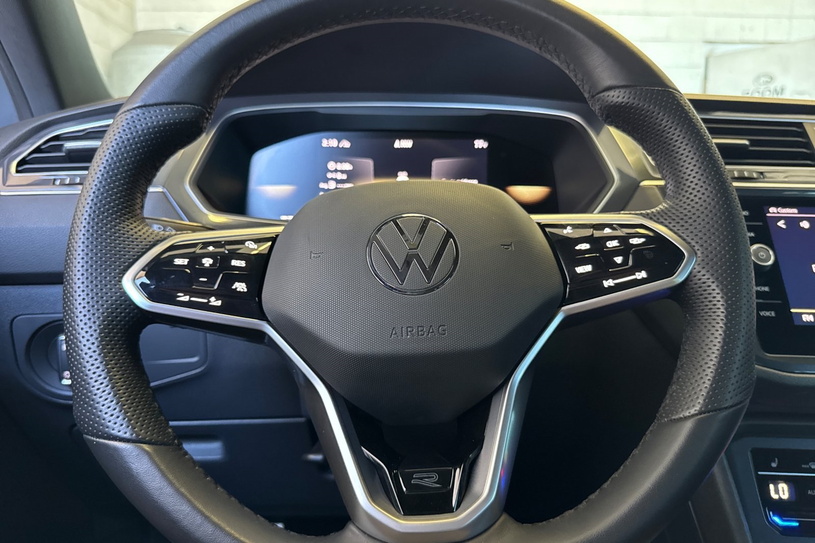2024 Volkswagen Tiguan SE R-Line Black photo 22
