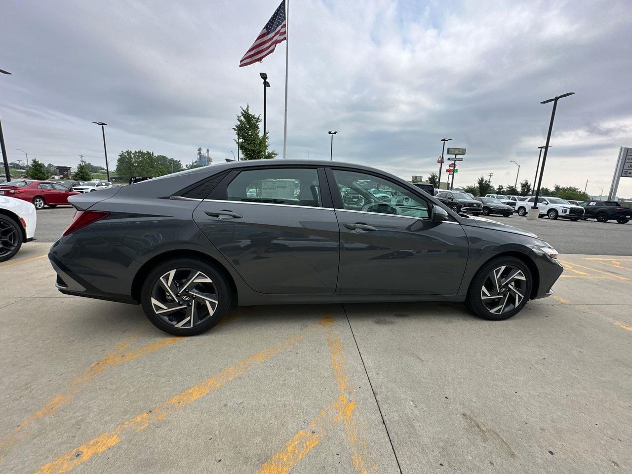 2025 Hyundai Elantra SEL Convenience photo 3