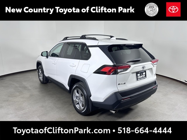 2023 Toyota RAV4 XLE photo 4