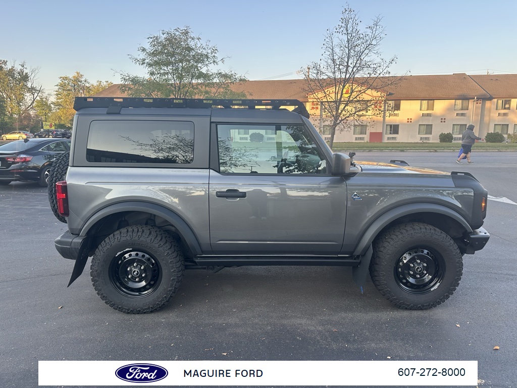 2022 Ford Bronco Black Diamond photo 3