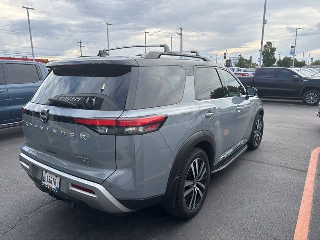 2023 Nissan Pathfinder Platinum photo 4