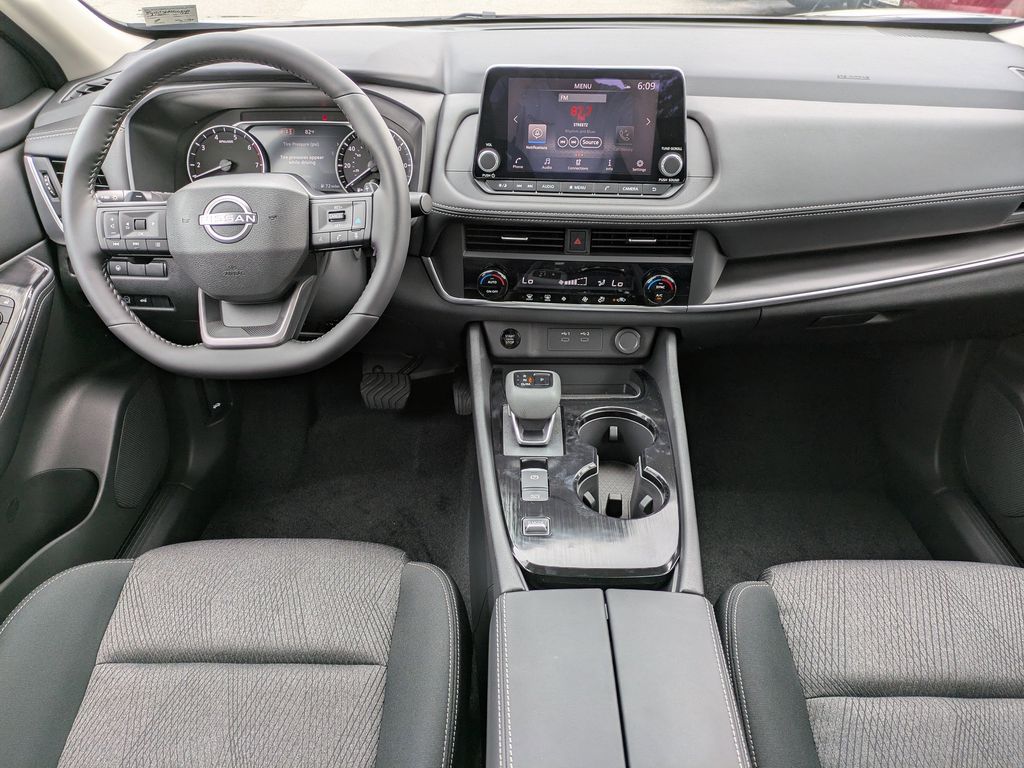 2026 Nissan Rogue SV photo 10