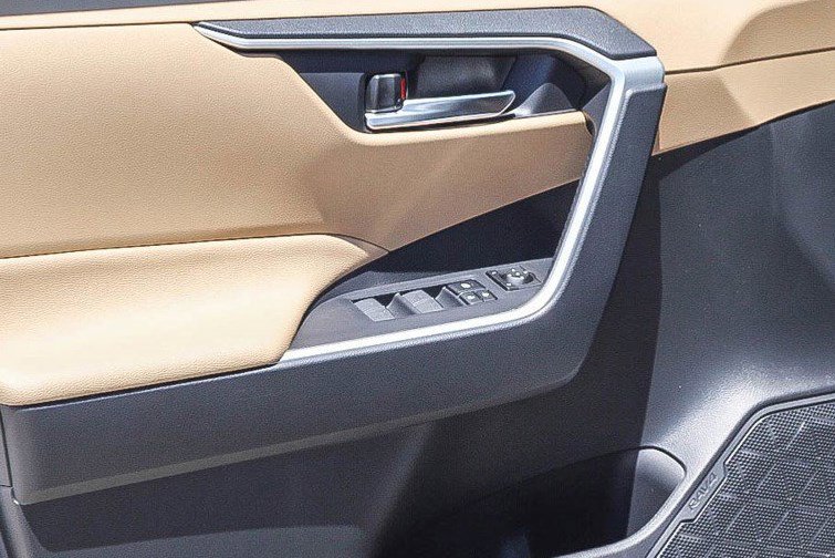 2025 Toyota RAV4 Hybrid XLE photo 23