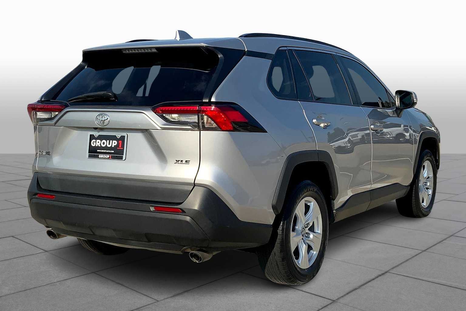 2019 Toyota RAV4 XLE photo 11