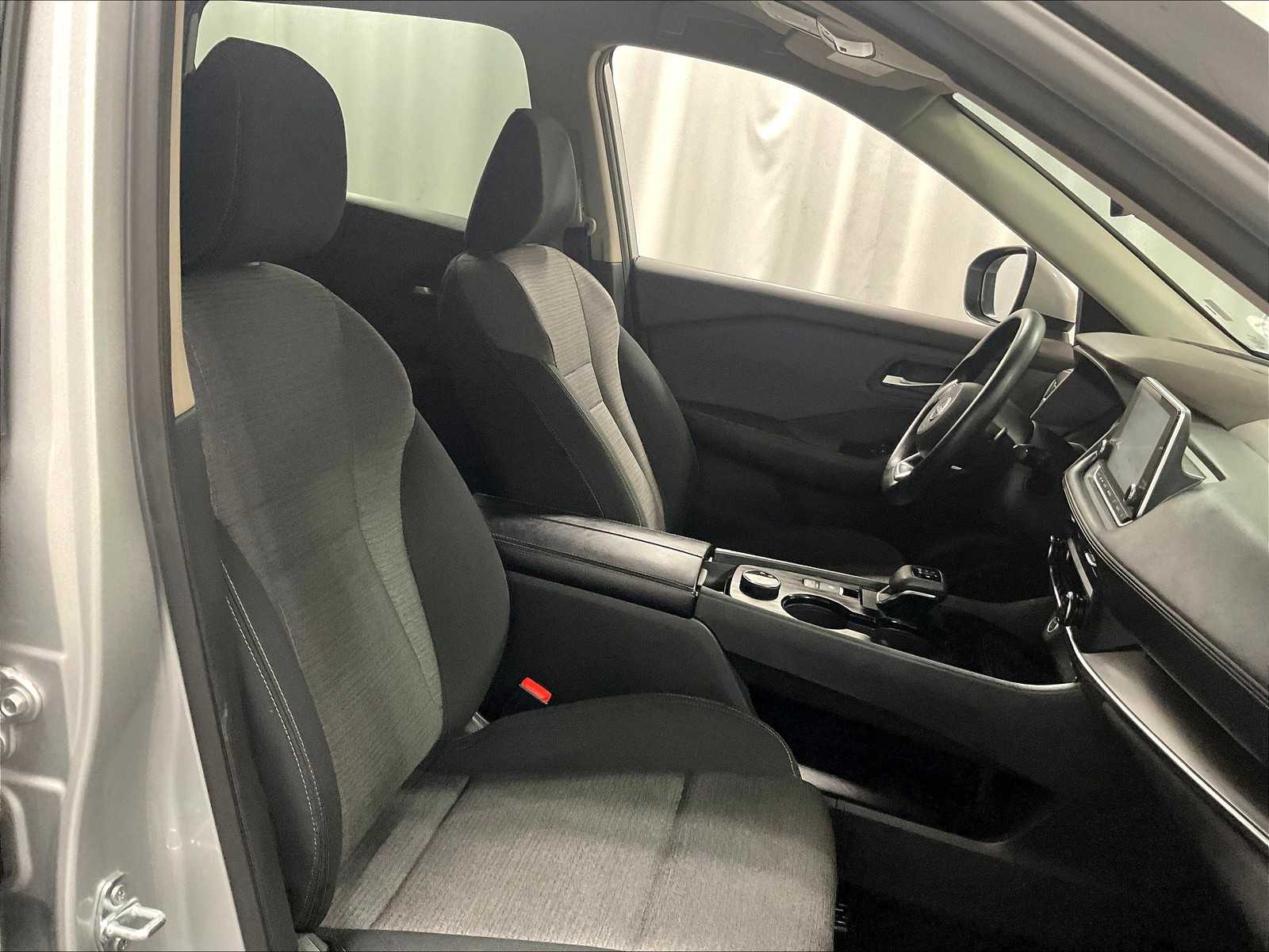 2023 Nissan Rogue SV photo 10