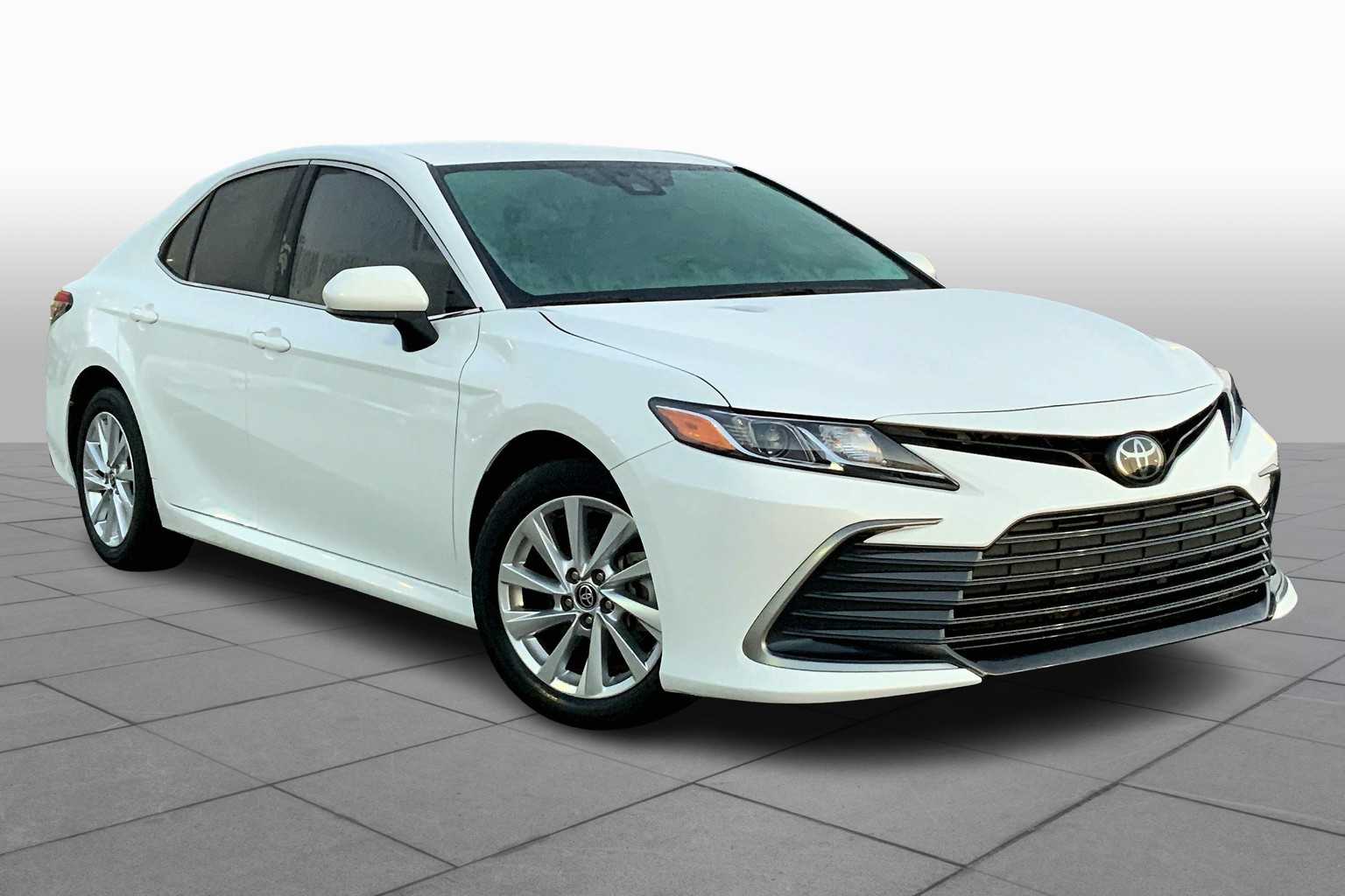 2023 Toyota Camry LE photo 2