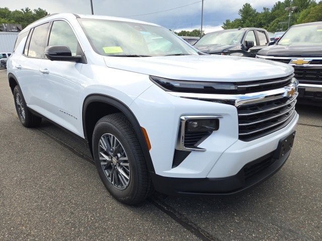 2026 Chevrolet Traverse photo 2