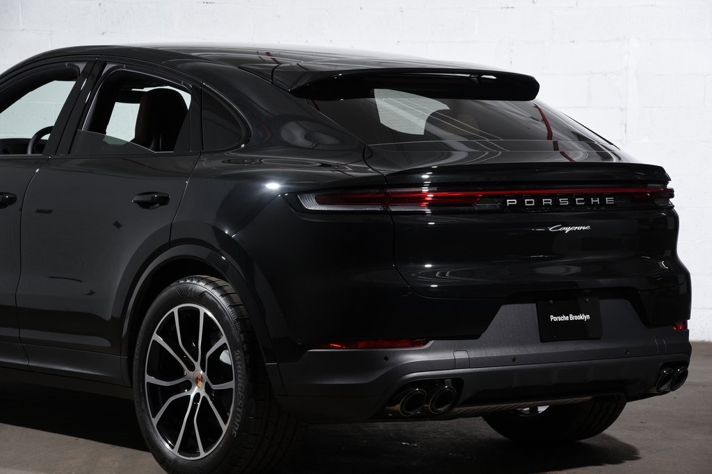 2025 Porsche Cayenne photo 16