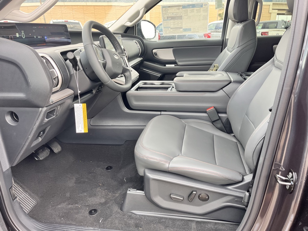 2025 Ford Expedition photo 17