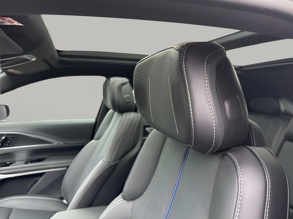 2025 Cadillac Lyriq Sport photo 15