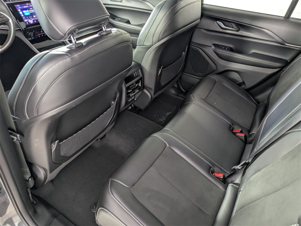 2023 Jeep Grand Cherokee Laredo Altitude photo 13