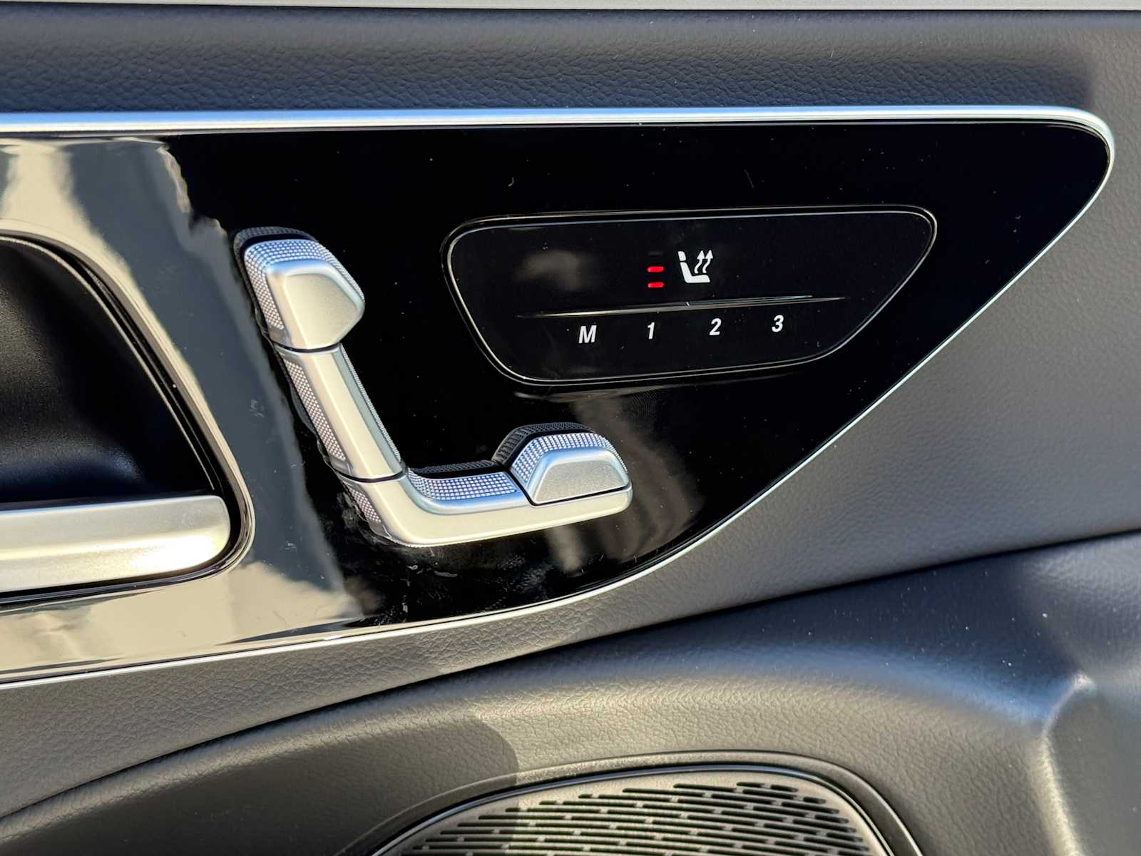 2025 Mercedes-Benz E-Class E350 - Photo 32