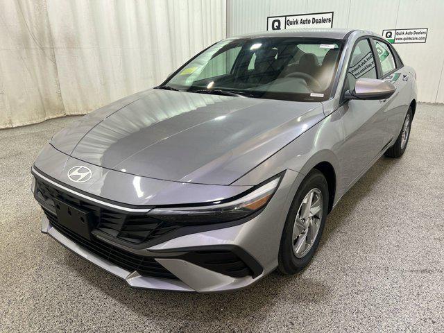 2025 Hyundai Elantra SE photo 3