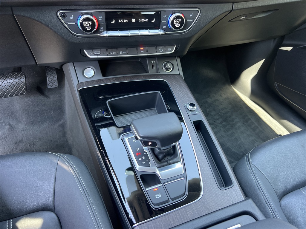2021 Audi Q5 45 Premium photo 26