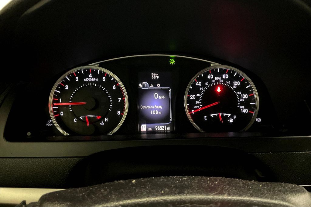 2015 Toyota Camry XLE photo 13