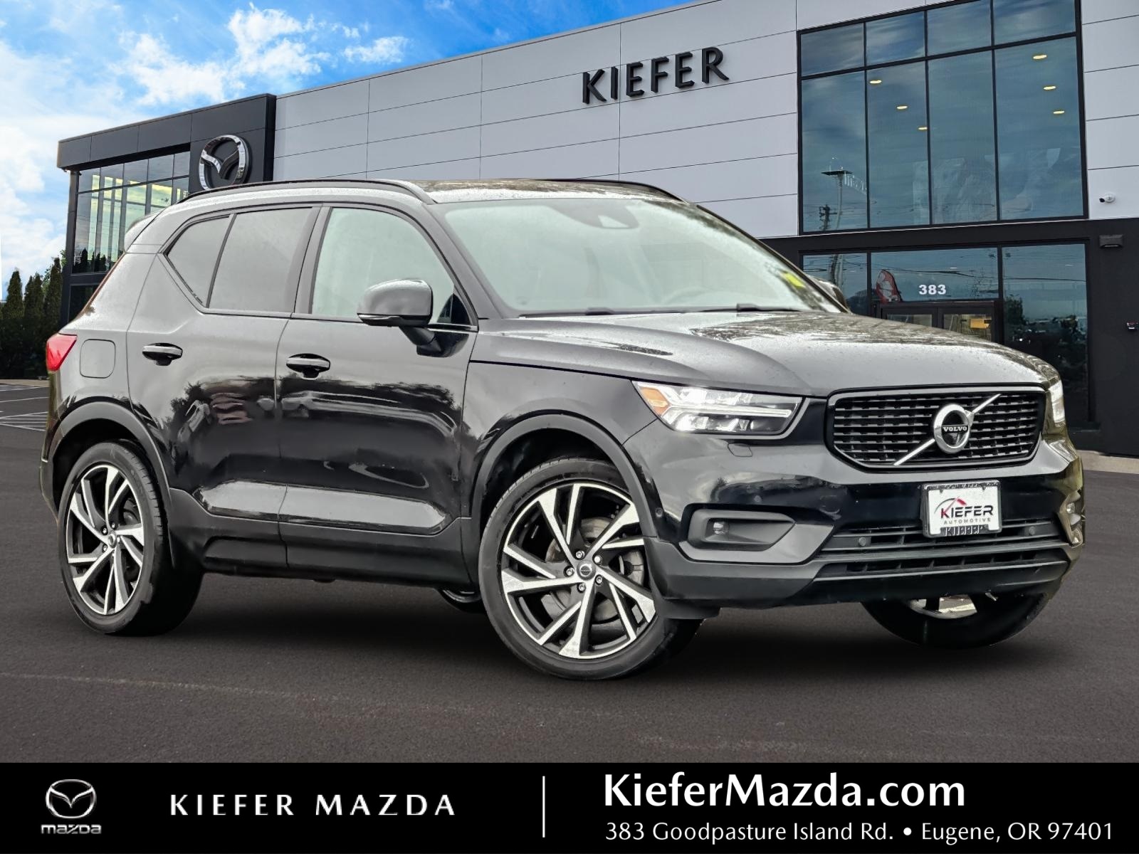 2022 Volvo XC40 R-Design's photo