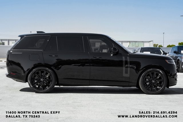2025 Land Rover Range Rover SE photo 4