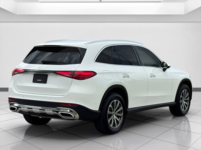 2025 Mercedes Benz GLC 300 photo 2