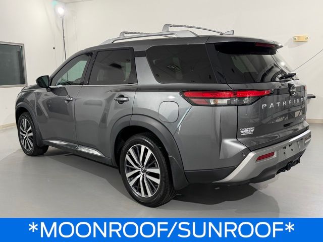 2022 Nissan Pathfinder Platinum photo 2