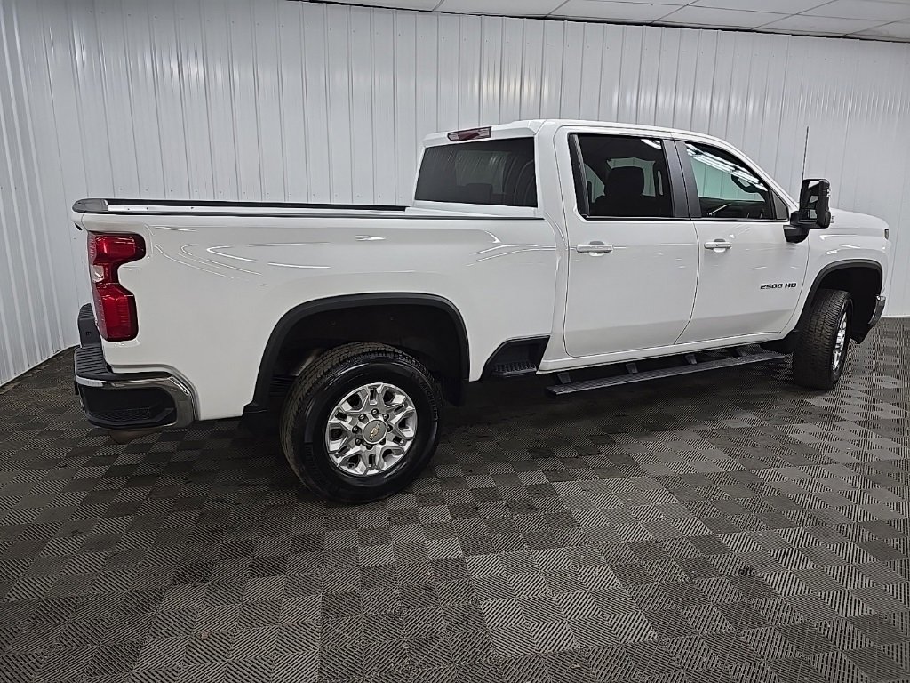 2022 Chevrolet Silverado 2500HD LT photo 3