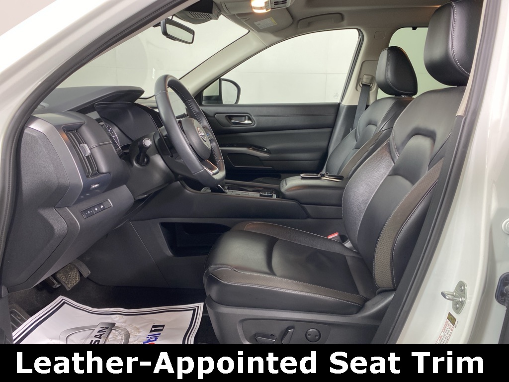 2024 Nissan Pathfinder SL photo 12
