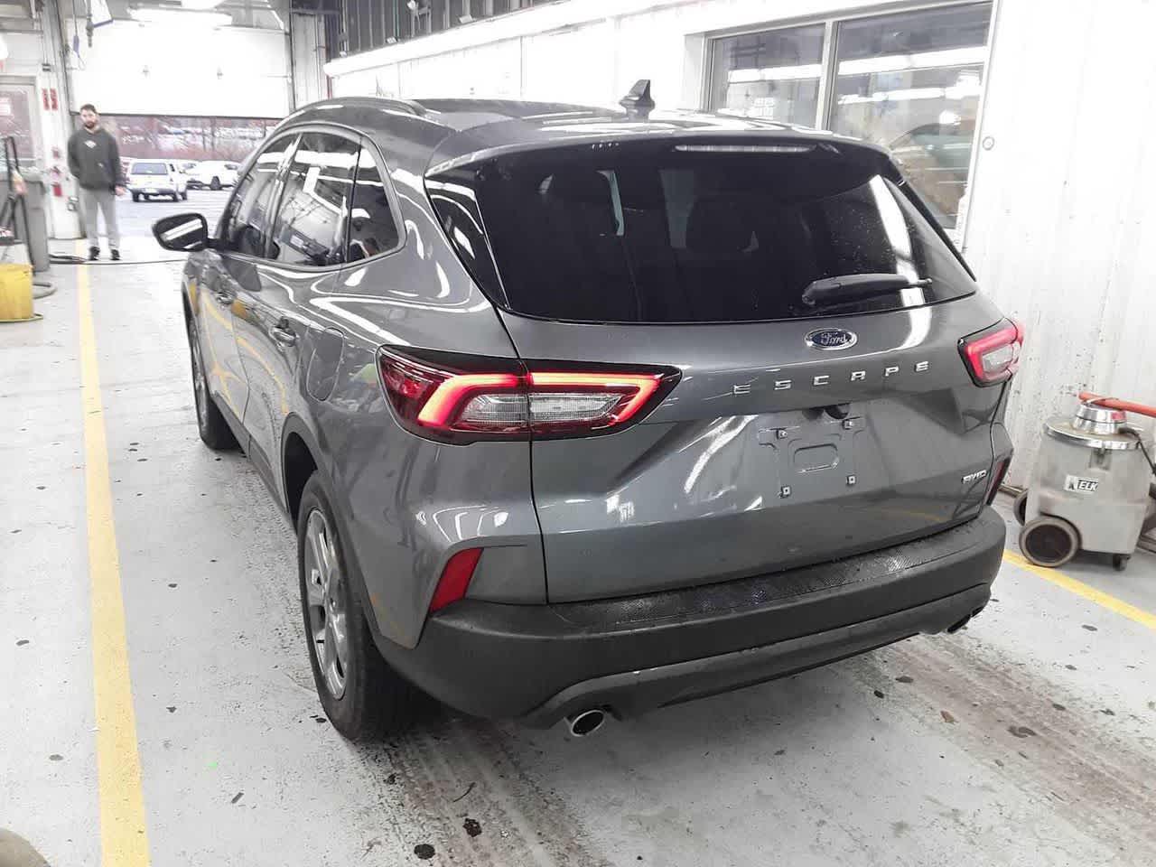 2025 Ford Escape ST-Line photo 4