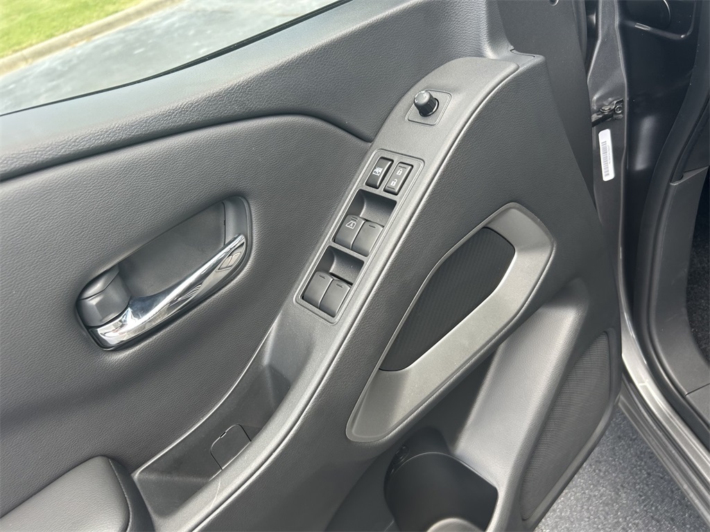 2025 Nissan Frontier Crew Cab SV photo 10