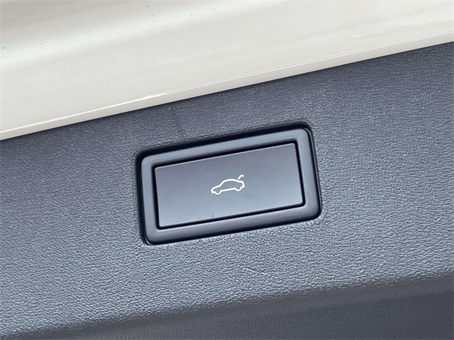 2025 Volkswagen Tiguan SE R-Line Black photo 14