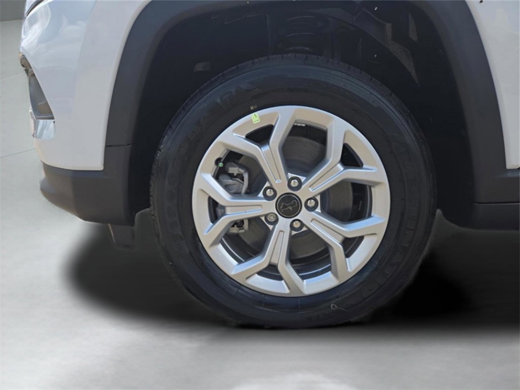 2025 Jeep Compass Latitude photo 9