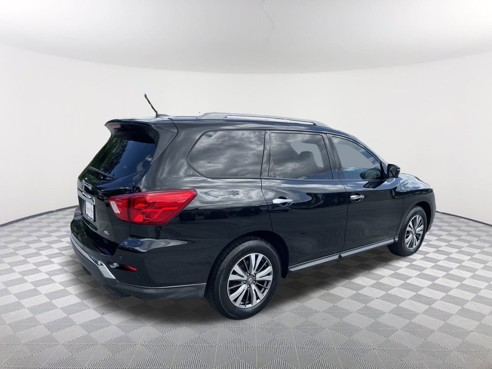 2018 Nissan Pathfinder LE photo 6