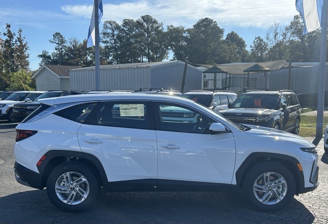 2026 Hyundai Tucson SE photo 2