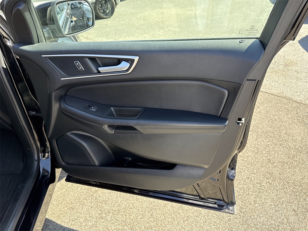 2022 Ford Edge SEL photo 28