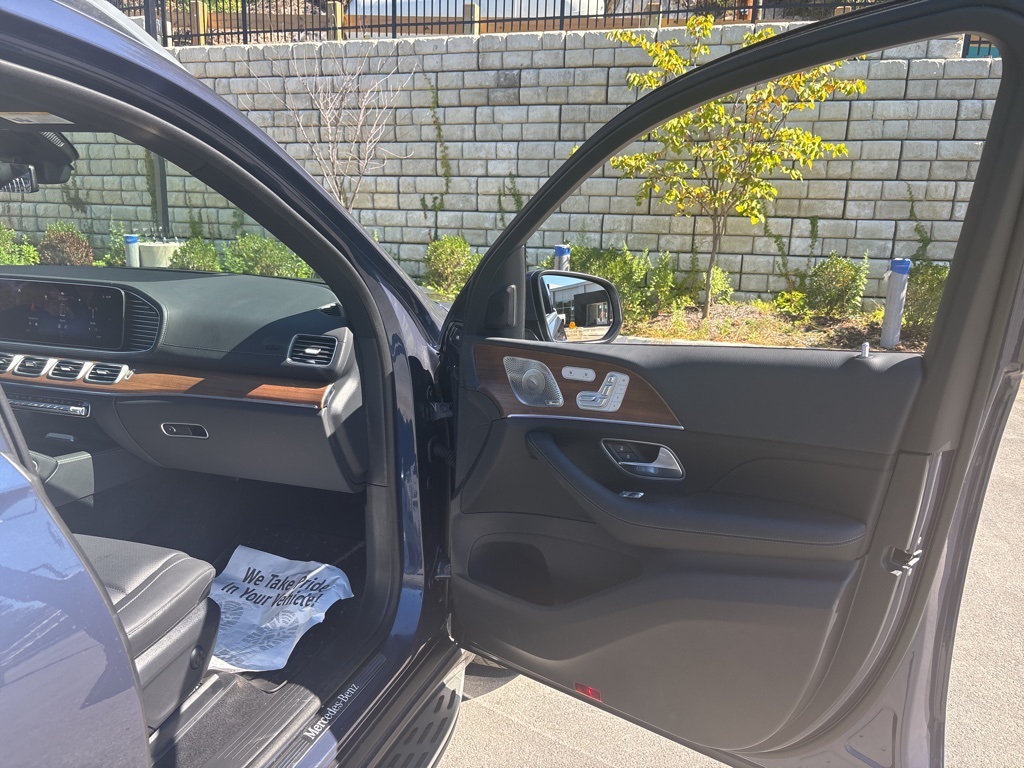 2025 Mercedes Benz GLS 450 4MATIC photo 15