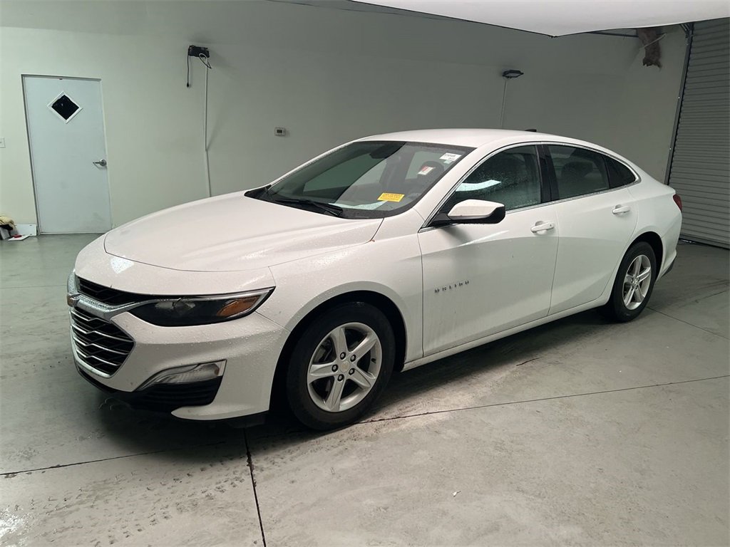 2022 Chevrolet Malibu LS photo 4