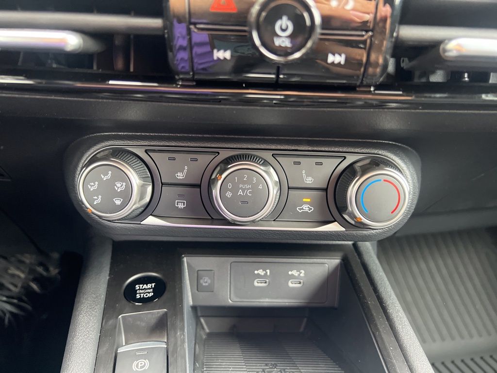2025 Nissan Kicks SV photo 8