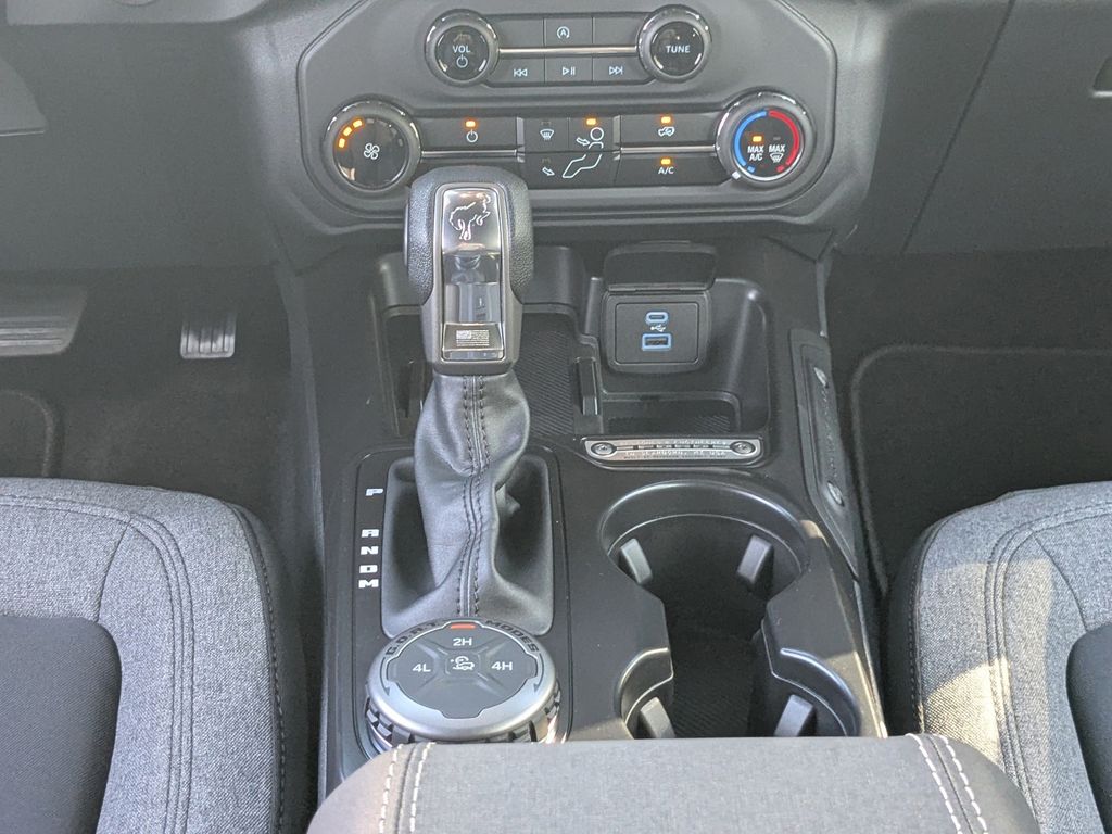 2025 Ford Bronco Base photo 19